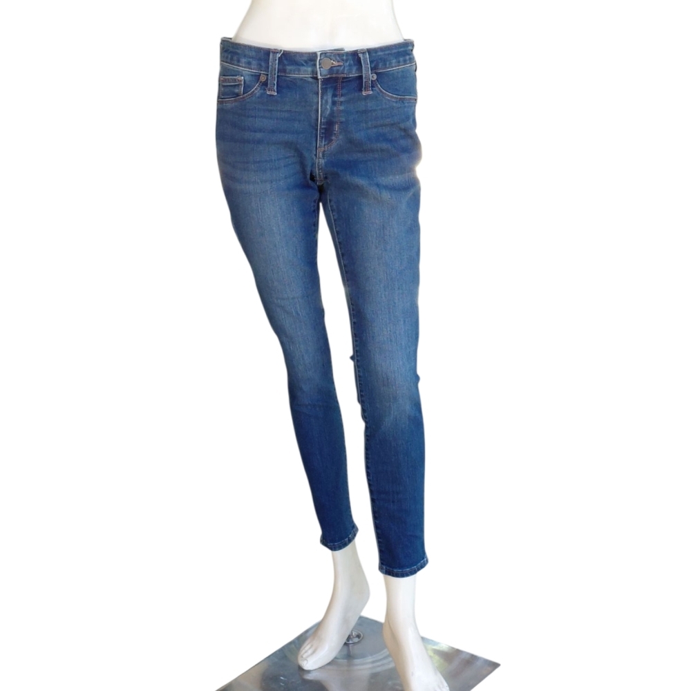 620424....Universal Thread Skinny Jeans Size 4/27, 27" 8" Rise